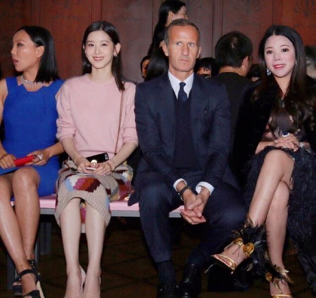 章泽天为什么是网红照妖镜？看完合照你就知道，网友：脸P歪了！