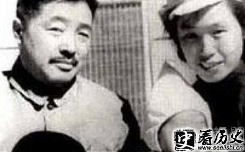 贺龙与蹇先任合照