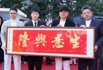 ​辛巴合伙人伽柏，疑似新恋情曝光，与女子过七夕被拍，会是谁呢？