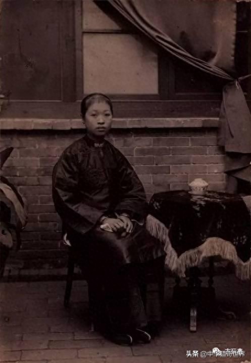 100多年前的珍贵人像照片 带你穿越回去