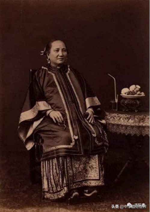 100多年前的珍贵人像照片 带你穿越回去