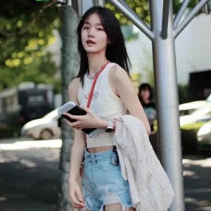 ​赵薇“女儿”的蜕变：从全网禁止整容到16岁的奇迹