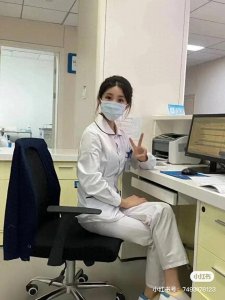 ​三甲医院的护士一个月工资多少？