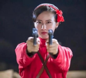 ​双枪女悍匪黄八妹，从女匪首到抗日英雄，曾用美人计诱捕日本大佐