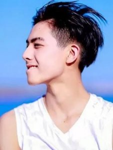 ​钻石脸男生适合的短发发型