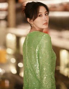 ​郭晓敏携手李好主持《一站到底》，智慧与魅力并存