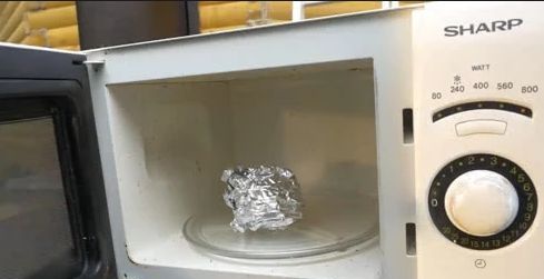 锡纸可以放在微波炉里面加热吗?