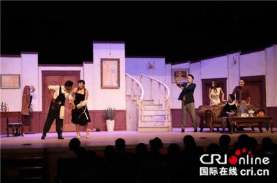 ​百老汇经典笑剧《开心晚宴》东京首演 经典延续爆笑全场