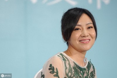 ​闫妮，6年前的美照，双眼皮、大眼睛，能有几人不心动