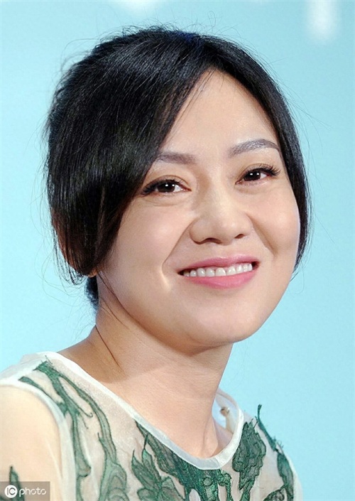 闫妮，6年前的美照，双眼皮、大眼睛，能有几人不心动