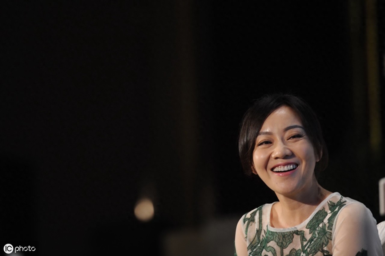 闫妮，6年前的美照，双眼皮、大眼睛，能有几人不心动