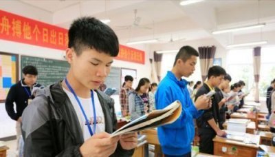 ​江苏考生作文获得满分,全篇共755字,有30字阅卷老师不认识