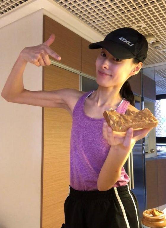 梁洛施瘦到两颊凹陷，30岁年龄40岁脸！和当初的她差太远了吧