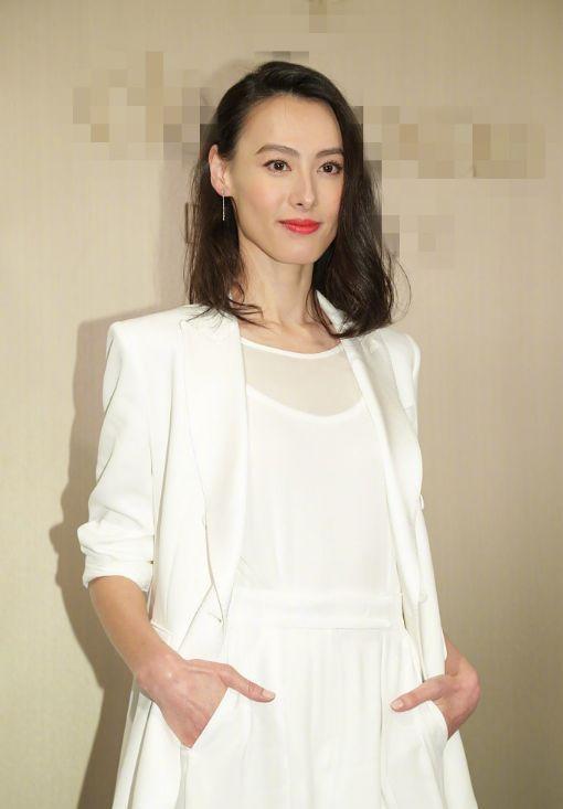 梁洛施瘦到两颊凹陷，30岁年龄40岁脸！和当初的她差太远了吧