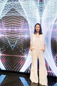 ​梁洛施瘦到两颊凹陷，30岁年龄40岁脸！和当初的她差太远了吧