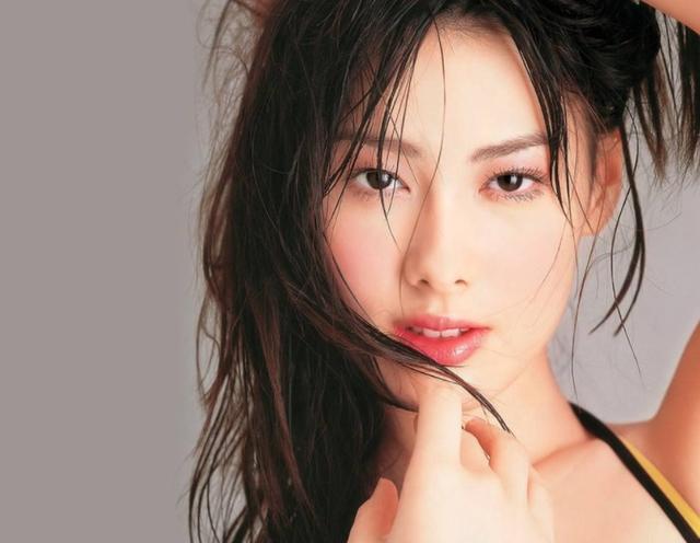 梁洛施瘦到两颊凹陷，30岁年龄40岁脸！和当初的她差太远了吧