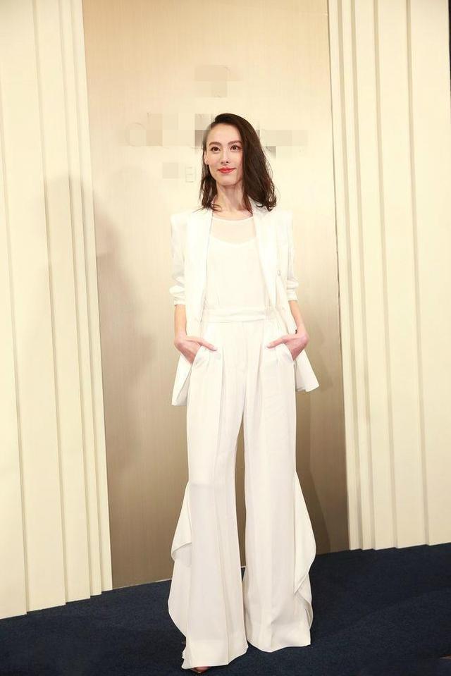 梁洛施瘦到两颊凹陷，30岁年龄40岁脸！和当初的她差太远了吧