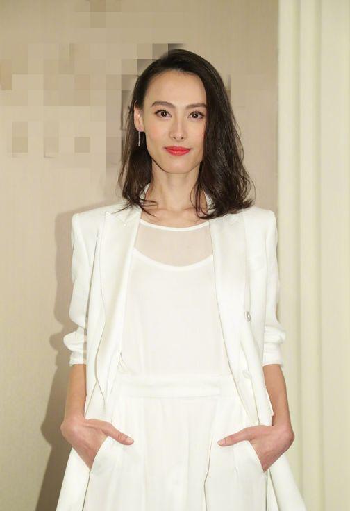 梁洛施瘦到两颊凹陷，30岁年龄40岁脸！和当初的她差太远了吧