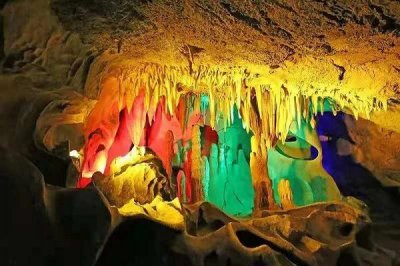 ​四川巴中：五一假期出游相约天下第一洞中峰洞